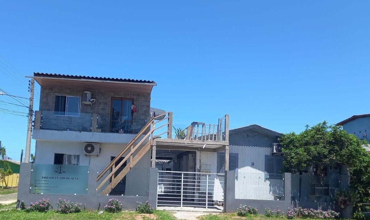 Kitnet S2 Em Torres-Rs - Na Mais Bela Praia Gaucha - Cozinha - Banheiro - Ar Condicionado - Tv Smart 32' - Wi-Fi - Estacionamento - Anfitria Superhost No Bnb 외부 사진